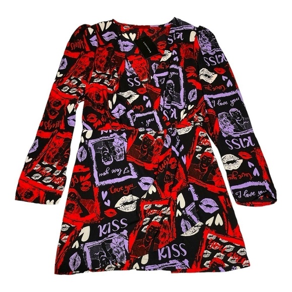 Signature8 Red Black Kiss Print Wrap Romper NWT Size L Valentine - Picture 9 of 14